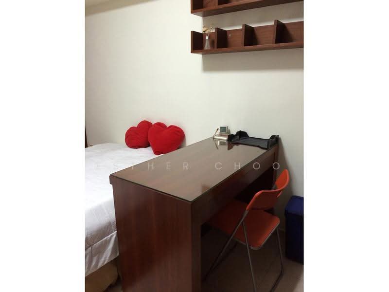 310B Anchorvale Road, 310B Anchorvale Road, Hougang / Punggol / Sengkang, 2 Bedrooms, 1,194 sqft, HDB Flat For Rent, by Esther Choo, 18394556 - Bedroom 2 study table - PropertyGuru.com.sg