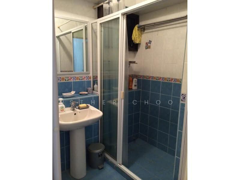 310B Anchorvale Road, 310B Anchorvale Road, Hougang / Punggol / Sengkang, 2 Bedrooms, 1,194 sqft, HDB Flat For Rent, by Esther Choo, 18394556 - Common toilet - PropertyGuru.com.sg