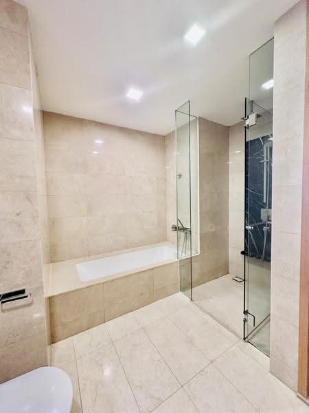 Marina Bay Suites, 3 Central Boulevard, Boat Quay / Raffles Place / Marina, 3 Bedrooms, 1,603 sqft, Apartment For Rent, by Gladys Foo, 18404512 - Bathroom - PropertyGuru.com.sg