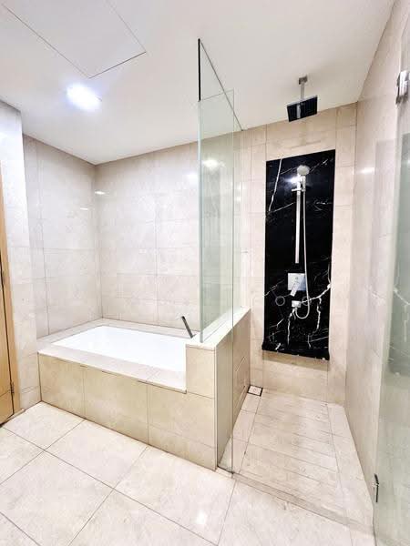 Marina Bay Suites, 3 Central Boulevard, Boat Quay / Raffles Place / Marina, 4 Bedrooms, 2,045 sqft, Apartment For Rent, by Gladys Foo, 18404515 - Bathroom - PropertyGuru.com.sg