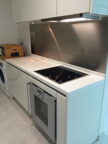 Nathan Suites, 21 Nathan Road, 2 Bedrooms, 926 sqft, Condominium For Rent, by Adrian Hui 许光兴, 18440666 - PropertyGuru.com.sg