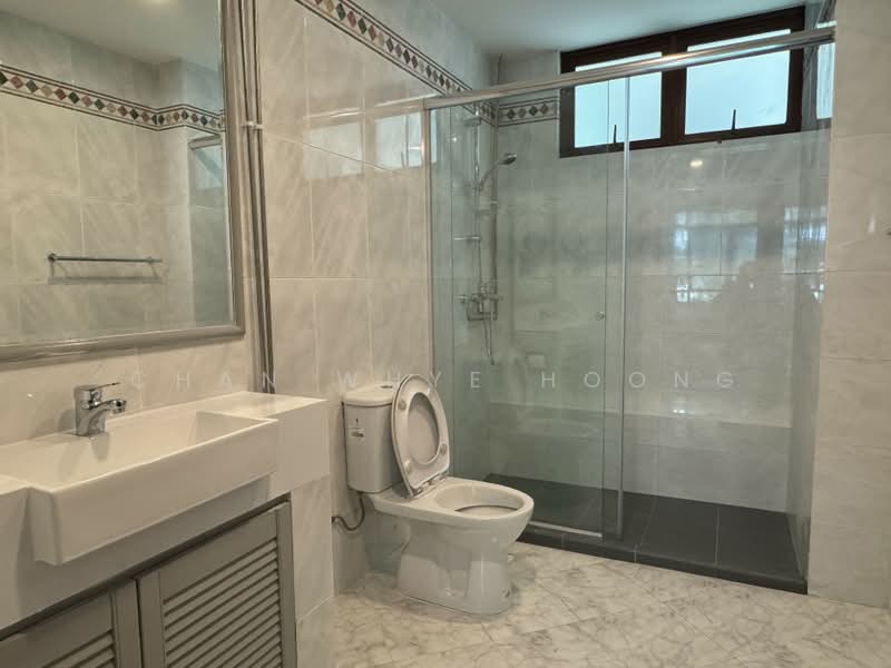 Chancery Esquire, 8 Chancery Lane, 3 Bedrooms, 1,572 sqft, Condominium For Rent, by Chan Whye Hoong, 18502549 - Master Bathroom - PropertyGuru.com.sg