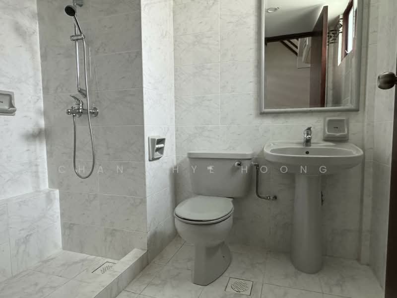 Chancery Esquire, 8 Chancery Lane, 3 Bedrooms, 1,572 sqft, Condominium For Rent, by Chan Whye Hoong, 18502549 - 3rd Bathroom - PropertyGuru.com.sg