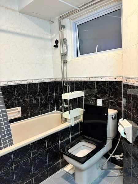 Melville Park, 28 Simei Street 1, 2 Bedrooms, 958 sqft, Apartment For Rent, by Daryl Tay, 18513418 - Master Bathroom - PropertyGuru.com.sg