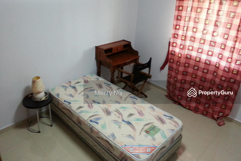 2nd bedroom