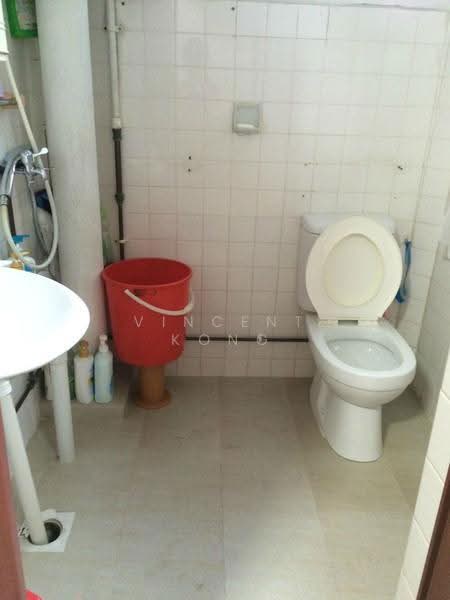 321 Bukit Batok Street 33, 321 Bukit Batok Street 33, Dairy Farm / Bukit Panjang / Choa Chu Kang, 3 Bedrooms, 1,054 sqft, HDB Flat For Rent, by Vincent Kong, 18524854 - Common Toilet - PropertyGuru.com.sg