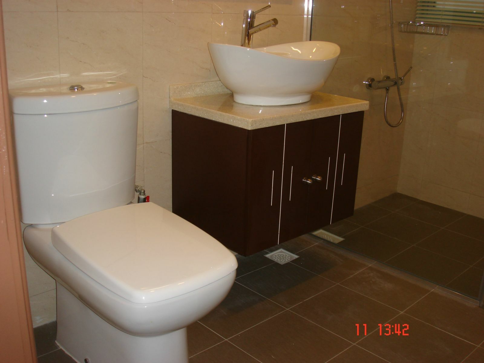 Tiara, 1 Kim Seng Walk, 2 Bedrooms, 893 sqft, Apartment For Rent, by Karen Wong, 18540513 - master bathroom - PropertyGuru.com.sg