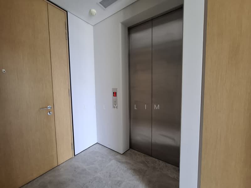 The Laurels @ Cairnhill Road, 38 Cairnhill Road, Orchard / River Valley, 2 Bedrooms, 1,000 sqft, Condominium For Rent, by Lily Lim, 18546994 - Private lift lobby - PropertyGuru.com.sg