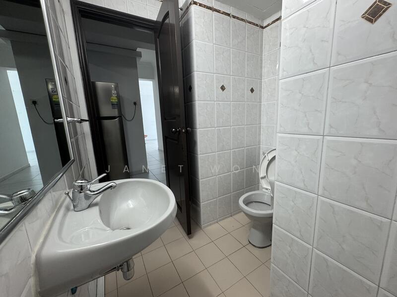 Common bathroom 