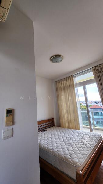 Eastwood Regency, 40 Eastwood Road, 1 Bedroom, 474 sqft, Condominium For Rent, by Willy Tan, 18566081 - Bed room w balcony - PropertyGuru.com.sg