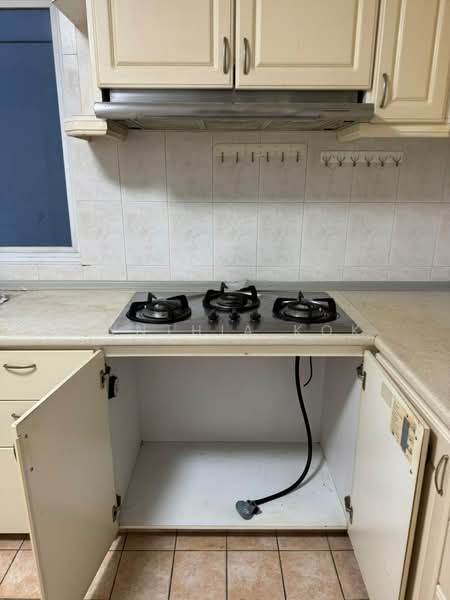 Grand Regency, 9 Jalan Rajawali, 3 Bedrooms, 1,200 sqft, Condominium For Rent, by Cynthia Kok, 18609304 - PropertyGuru.com.sg