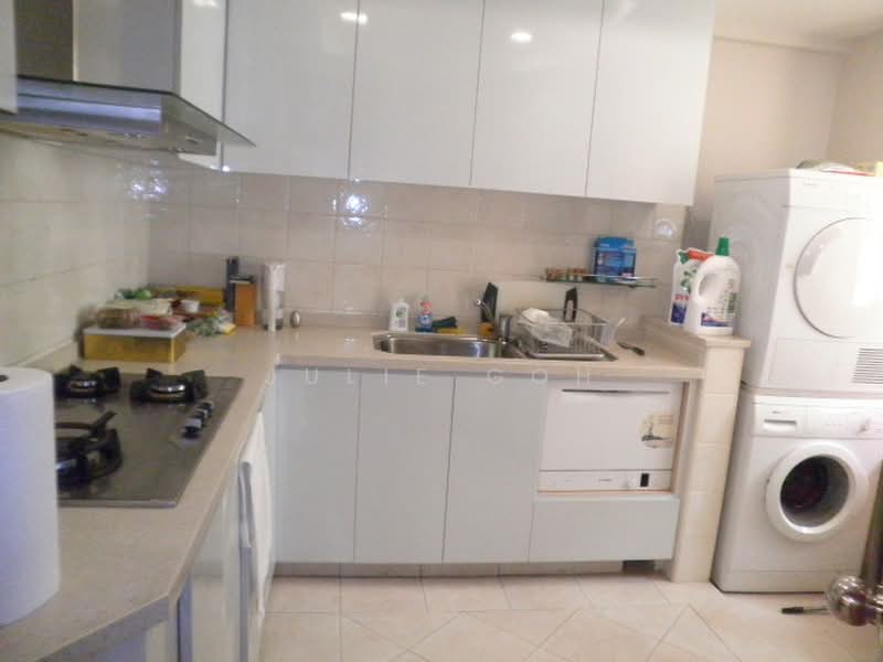 Burlington Square, 175 Bencoolen Street, 2 Bedrooms, 872 sqft, Apartment For Rent, by Julie Goh, 18658696 - PropertyGuru.com.sg