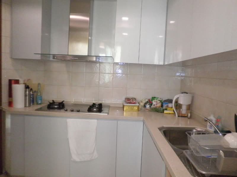 Burlington Square, 175 Bencoolen Street, 2 Bedrooms, 872 sqft, Apartment For Rent, by Julie Goh, 18658696 - PropertyGuru.com.sg