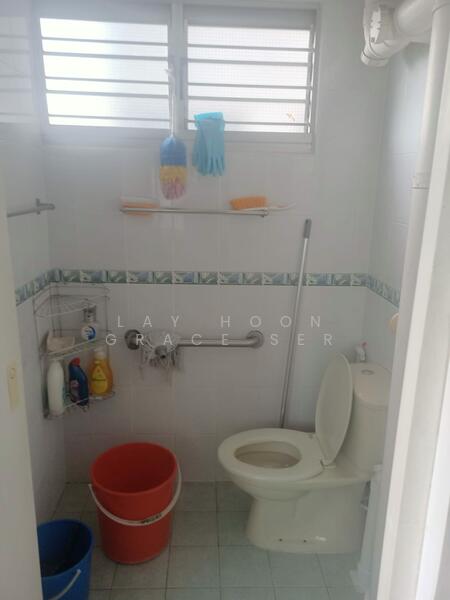 100 Bedok North Avenue 4, 100 Bedok North Avenue 4, 2 Bedrooms, 721 sqft, HDB Flat For Rent, by Lay Hoon Grace Ser, 18664032 - Common Bathroom - PropertyGuru.com.sg