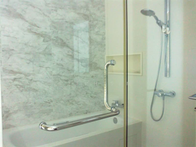 City Square Residences, 8 Kitchener Link, 3 Bedrooms, 1,216 sqft, Condominium For Rent, by Steph Sim, 18698512 - bath tub n shower in master bathroom - PropertyGuru.com.sg