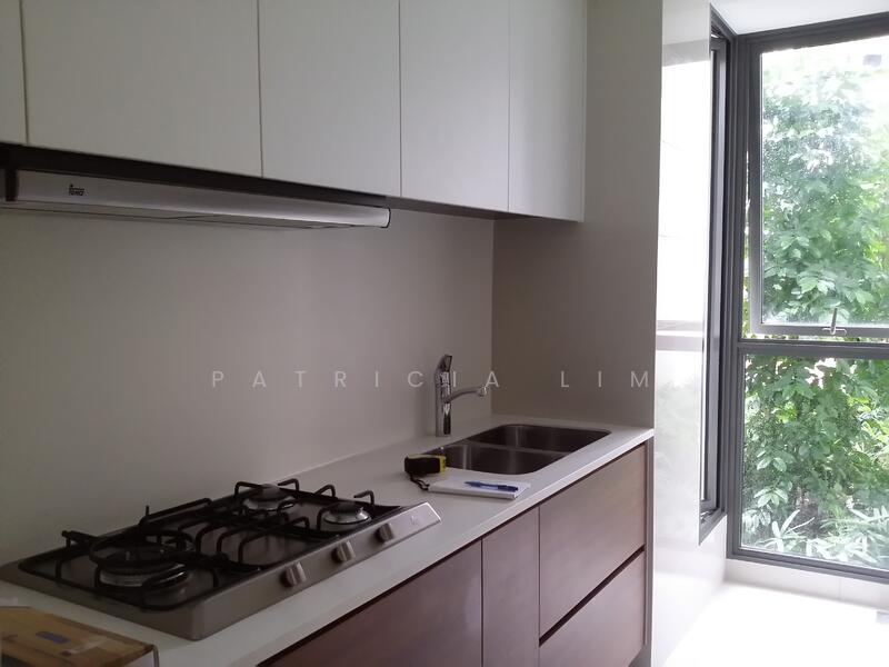 KITCHEN WITH BUILT-IN OVEN
