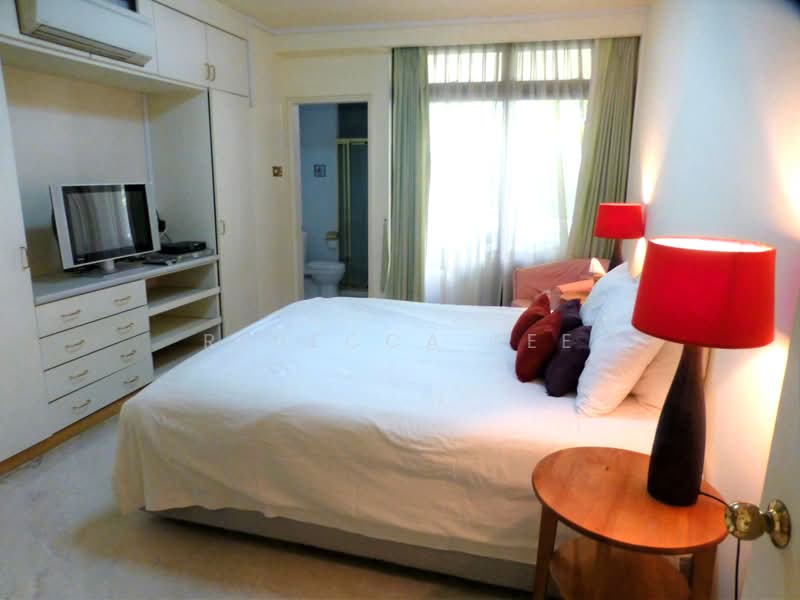 The Balmoral, 18 Balmoral Park, 4 Bedrooms, 3,320 sqft, Condominium For Rent, by Rebecca Lee, 18723296 - Big cnsuite bedrroom with balcony. Can place kingbed. Face greenery. Quiet - PropertyGuru.com.sg