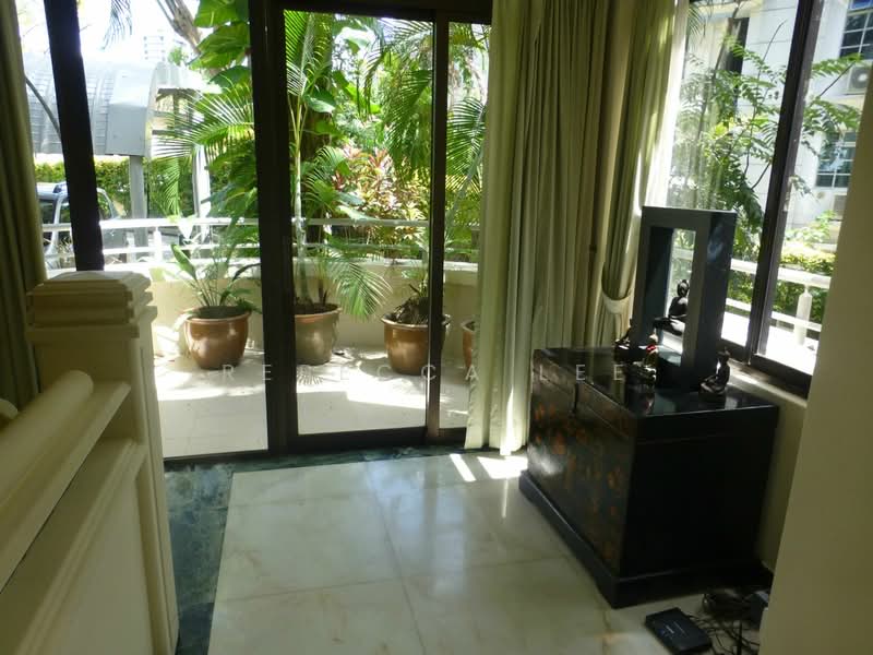 The Balmoral, 18 Balmoral Park, 4 Bedrooms, 3,310 sqft, Condominium For Rent, by Rebecca Lee, 18723296 - Grow plants and herbs on 2nd storey has balcony. Corridor has big windows - PropertyGuru.com.sg