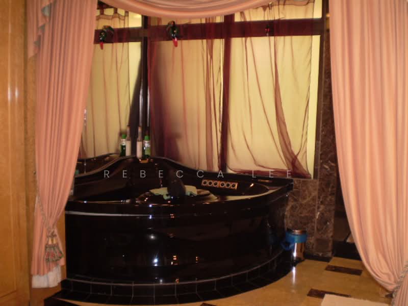 The Balmoral, 18 Balmoral Park, 4 Bedrooms, 3,310 sqft, Condominium For Rent, by Rebecca Lee, 18723296 - private jacuzzi in master room - PropertyGuru.com.sg