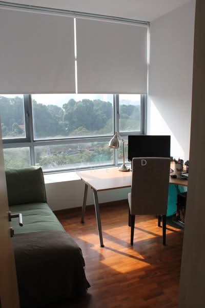 Viz at Holland, 221 Queensway, 2 Bedrooms, 818 sqft, Condominium For Rent, by Bernard Chee, 18728015 - Nice work area overlooking greenery - PropertyGuru.com.sg