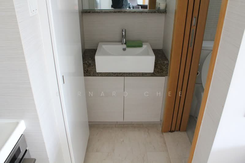 Viz at Holland, 221 Queensway, 2 Bedrooms, 818 sqft, Condominium For Rent, by Bernard Chee, 18728015 - Guest wash area - PropertyGuru.com.sg