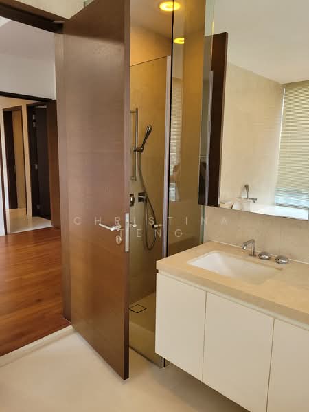 d'Leedon (Former Farrer Court), 15 Leedon Heights, 4 Bedrooms, 2,012 sqft, Condominium For Rent, by Christina Teng, 18742309 - Master bathroom - PropertyGuru.com.sg