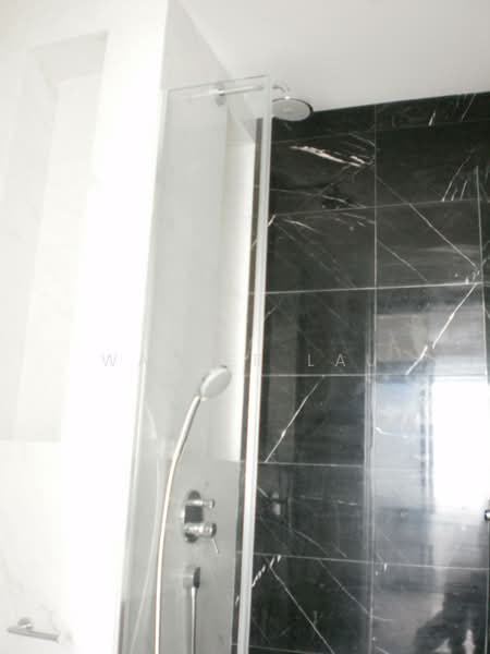 Spottiswoode 18, 18 Spottiswoode Park Road, 1 Bedroom, 387 sqft, Condominium For Rent, by Walter Lau, 18742955 - Your Option of rain Shower - PropertyGuru.com.sg