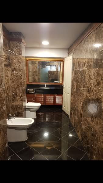 Begonia Drive, Begonia Drive, 5 Bedrooms, 4,000 sqft, Semi-Detached House For Rent, by Elisa Chang, 18758626 - MASTER BATHROOM - PropertyGuru.com.sg