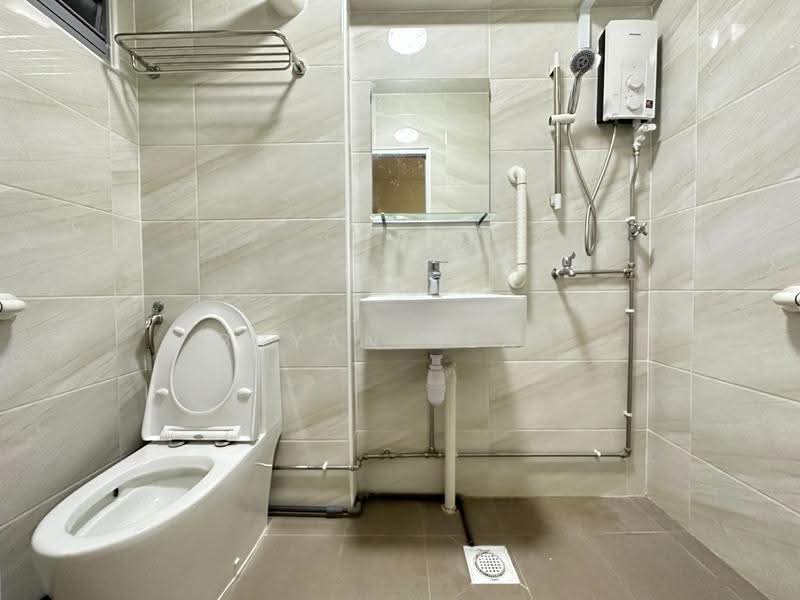 9 Toh Yi Drive, 9 Toh Yi Drive, Clementi Park / Upper Bukit Timah, 3 Bedrooms, 1,313 sqft, HDB Flat For Rent, by Bryan Seah Seng Ping, 18762693 - Bathroom - PropertyGuru.com.sg