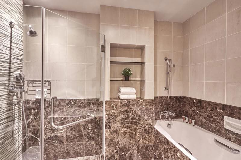 Adina Serviced Apartments Singapore Orchard, 121 Penang Road, Orchard / River Valley, 3 Bedrooms, 1,098 sqft, Apartment For Rent, by Far East Hospitality, 18763396 - Master Bathroom - PropertyGuru.com.sg