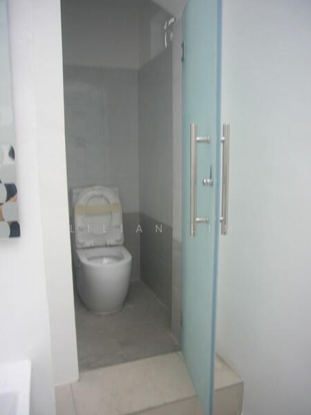 Tembeling Road, Tembeling Road, 3 Bedrooms, 1,800 sqft, Conservation House For Rent, by Lilian Lim, 18797206 - upstairs bathroom - PropertyGuru.com.sg