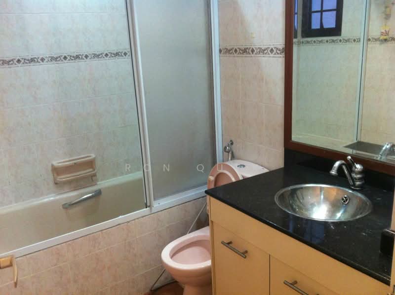 Bayville Condo, 42 South Buona Vista Road, 3 Bedrooms, 1,195 sqft, Condominium For Rent, by Ron Quek 郭伟洋, 18824317 - Master Bath - PropertyGuru.com.sg