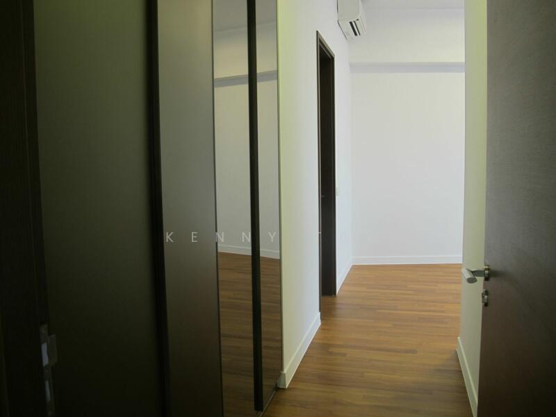 Walkinwardrobe to Master rm