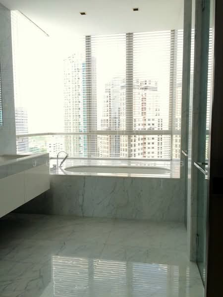 Orchard View, 29 Angullia Park, 4 Bedrooms, 2,530 sqft, Condominium For Rent, by Justine Heng, 18872989 - Luxurious master bathroom - PropertyGuru.com.sg