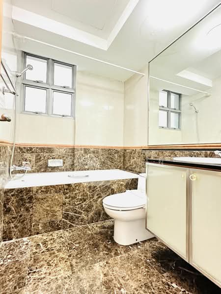 Thomson Euro-Asia, 150 Thomson Road, 2 Bedrooms, 947 sqft, Condominium For Rent, by Agnes Tan, 18890992 - Master bedroom with attached bathtub shower room - PropertyGuru.com.sg