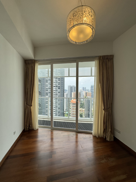 Bedroom Facing River Valley Vicinity