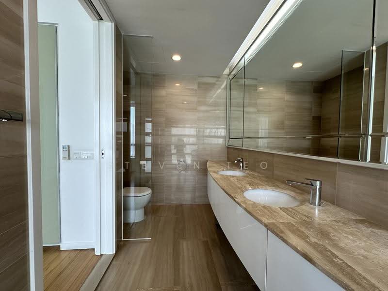 The Trillium, 112 Kim Seng Road, Orchard / River Valley, 5 Bedrooms, 2,390 sqft, Condominium For Rent, by Steven Teo, 18948615 - Master Bathroom - PropertyGuru.com.sg