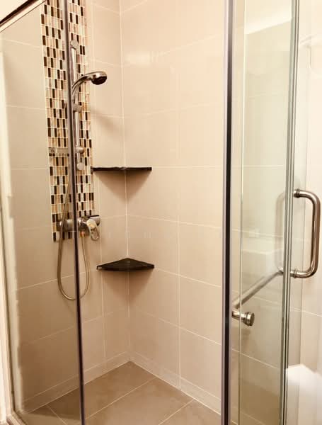 Sommerville Park, 73 Farrer Drive, 3 Bedrooms, 1,948 sqft, Condominium For Rent, by Trisha Lee, 18966196 - Master Bathroom - PropertyGuru.com.sg