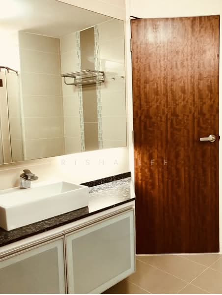 Sommerville Park, 73 Farrer Drive, 3 Bedrooms, 1,948 sqft, Condominium For Rent, by Trisha Lee, 18966196 - Shared Bathroom between 2nd Bedroom and 3rd Bedroom - PropertyGuru.com.sg