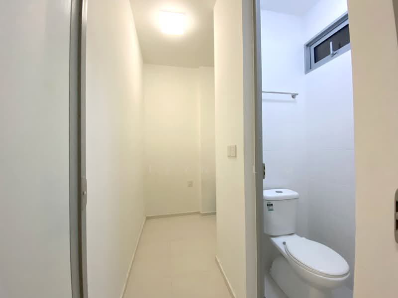 Residences @ Killiney, 147 Killiney Road, 2 Bedrooms, 1,076 sqft, Condominium For Rent, by Josefyne Lim, 18984471 - Utility Room + Bathroom - PropertyGuru.com.sg