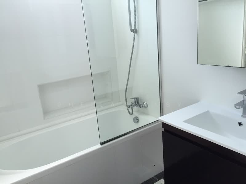 Jervois Lodge, 32 Jervois Road, 3 Bedrooms, 1,798 sqft, Condominium For Rent, by Sheila Pansy, 18999210 - Master bathroom - PropertyGuru.com.sg