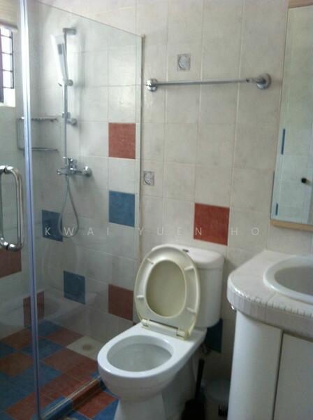 Namly Garden, , 4 Bedrooms, 3,300 sqft, Semi-Detached House For Rent, by Ho Kwai Yuen, 19012778 - 2nd storey Common Bathroom - PropertyGuru.com.sg