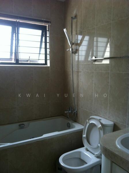 Namly Garden, , 4 Bedrooms, 3,300 sqft, Semi-Detached House For Rent, by Ho Kwai Yuen, 19012778 - Master Bathroom - PropertyGuru.com.sg