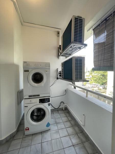 Pinewood Gardens, 23 Balmoral Park, Tanglin / Holland / Bukit Timah, 3 Bedrooms, 1,259 sqft, Condominium For Rent, by Sarah Lim, 19034157 - PropertyGuru.com.sg