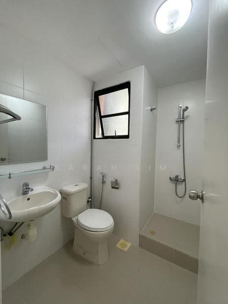 Pinewood Gardens, 23 Balmoral Park, Tanglin / Holland / Bukit Timah, 3 Bedrooms, 1,259 sqft, Condominium For Rent, by Sarah Lim, 19034157 - PropertyGuru.com.sg