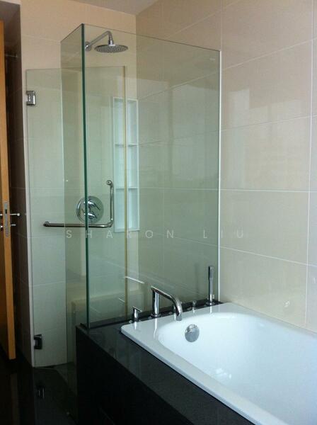 Quinterra Condominium For Sale at S$ 2,820,000 | PropertyGuru Singapore - Bright /airy bathrooms