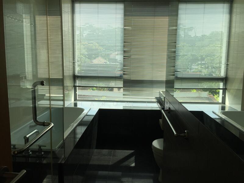 Quinterra Condominium For Sale at S$ 2,820,000 | PropertyGuru Singapore - large Master bathroom