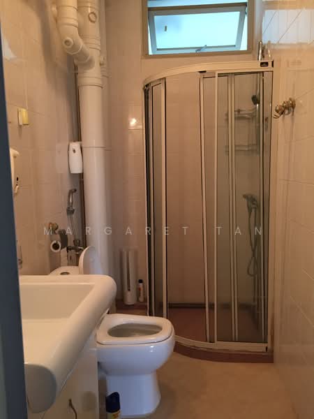 163 Jalan Teck Whye, 163 Jalan Teck Whye, 4 Bedrooms, 1,505 sqft, HDB Flat For Rent, by Margaret Tan, 19088258 - common bathroom - PropertyGuru.com.sg