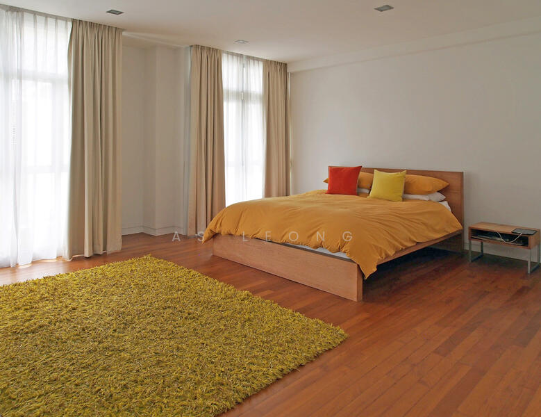 For Rent - 800m Walk to MRT station! House w Big Garden and Pool near Australian, American, French, Nexus Sch
