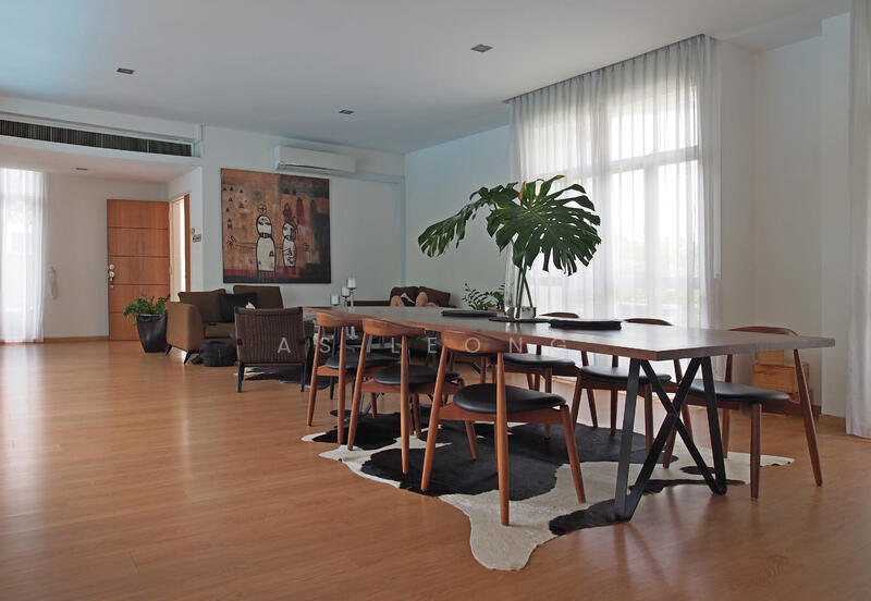 For Rent - 800m Walk to MRT station! House w Big Garden and Pool near Australian, American, French, Nexus Sch
